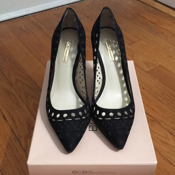 BCBGeneration Topaz size 7 black laser cut pumps - Picture 2 of 6